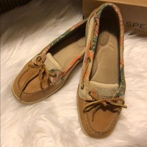 Sperry angelfish seaweed tan